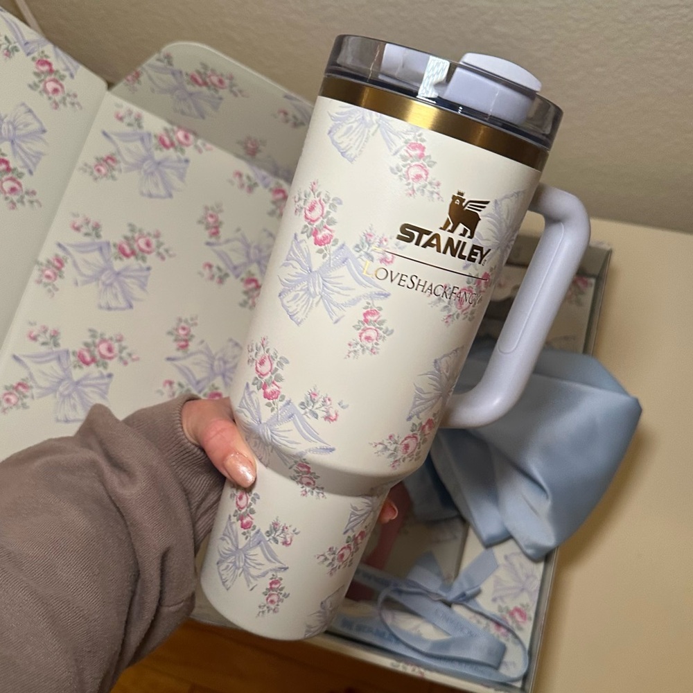 Loveshackfancy x Stanley Tumbler / ROSA BEAUX BLUE / 40 OZ